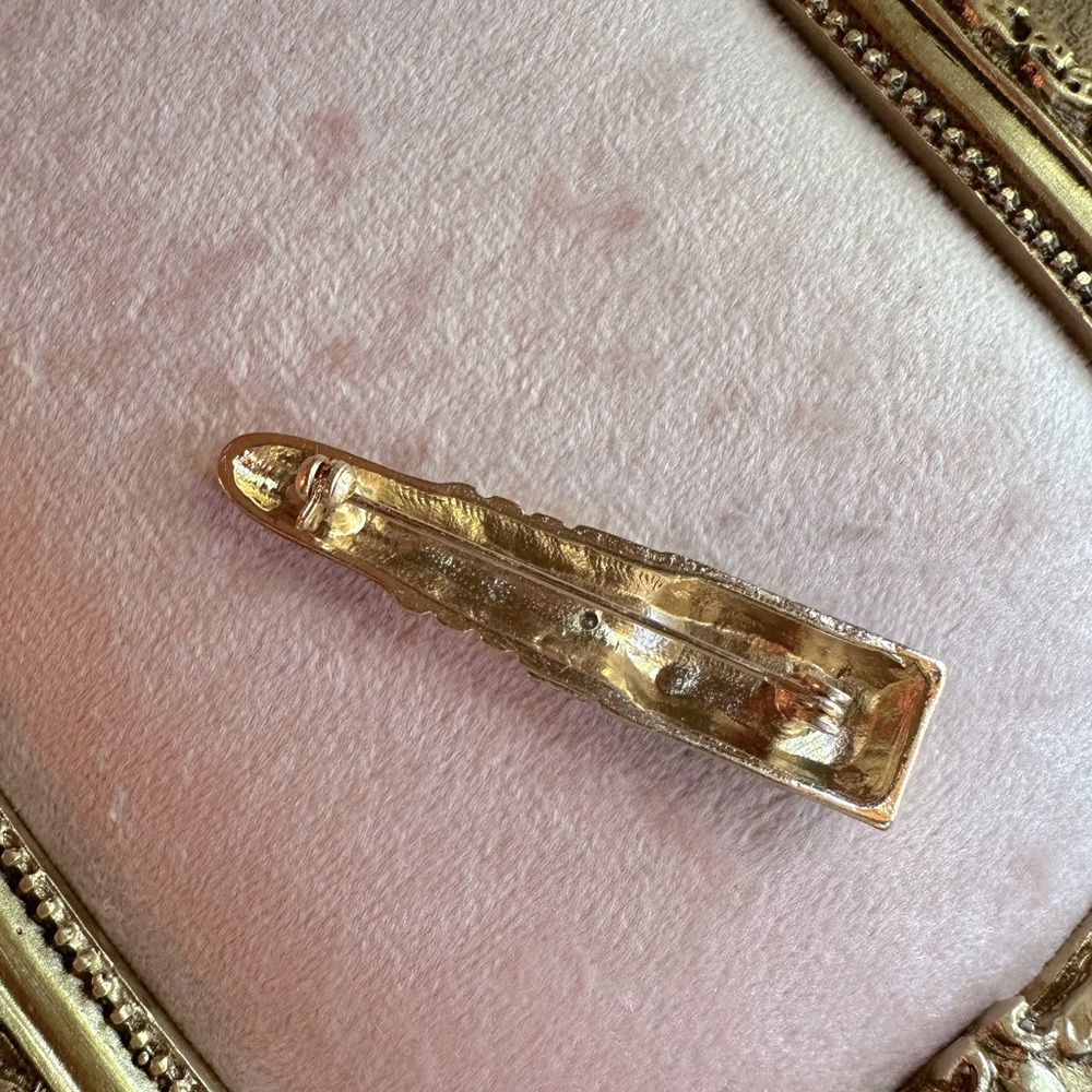 Red & Black Enamel & Crystal Lipstick Lapel Brooch Pin Perfect Gift Makeup Fan - Picture 4 of 9